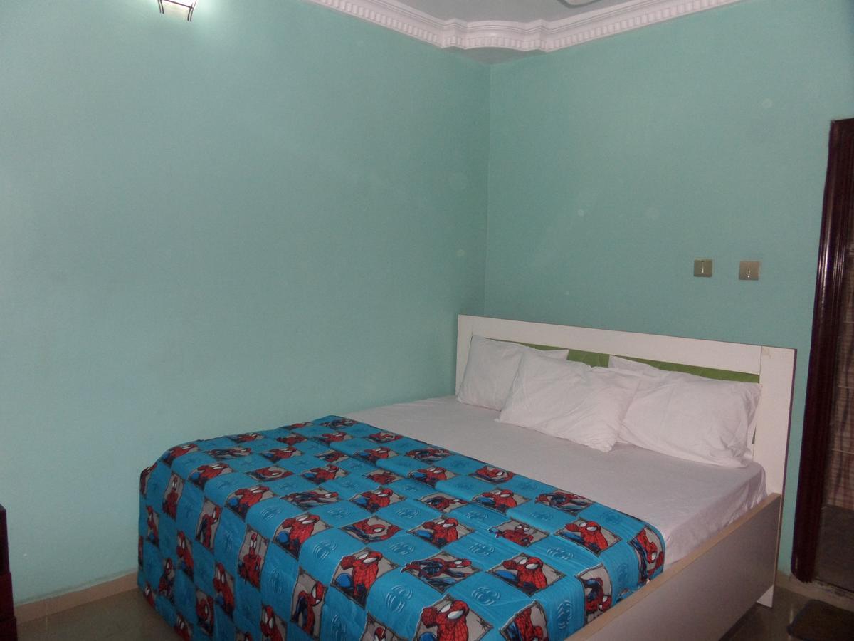 เดอ โซน โฮเต็ล ลิมิเต็ด Hotel Ikotun ภายนอก รูปภาพ