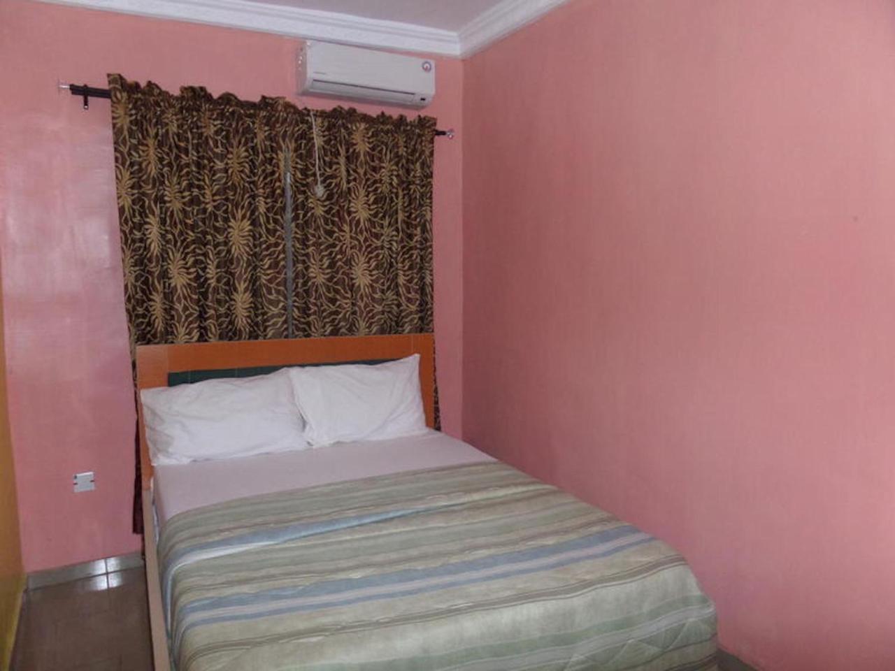 เดอ โซน โฮเต็ล ลิมิเต็ด Hotel Ikotun ภายนอก รูปภาพ