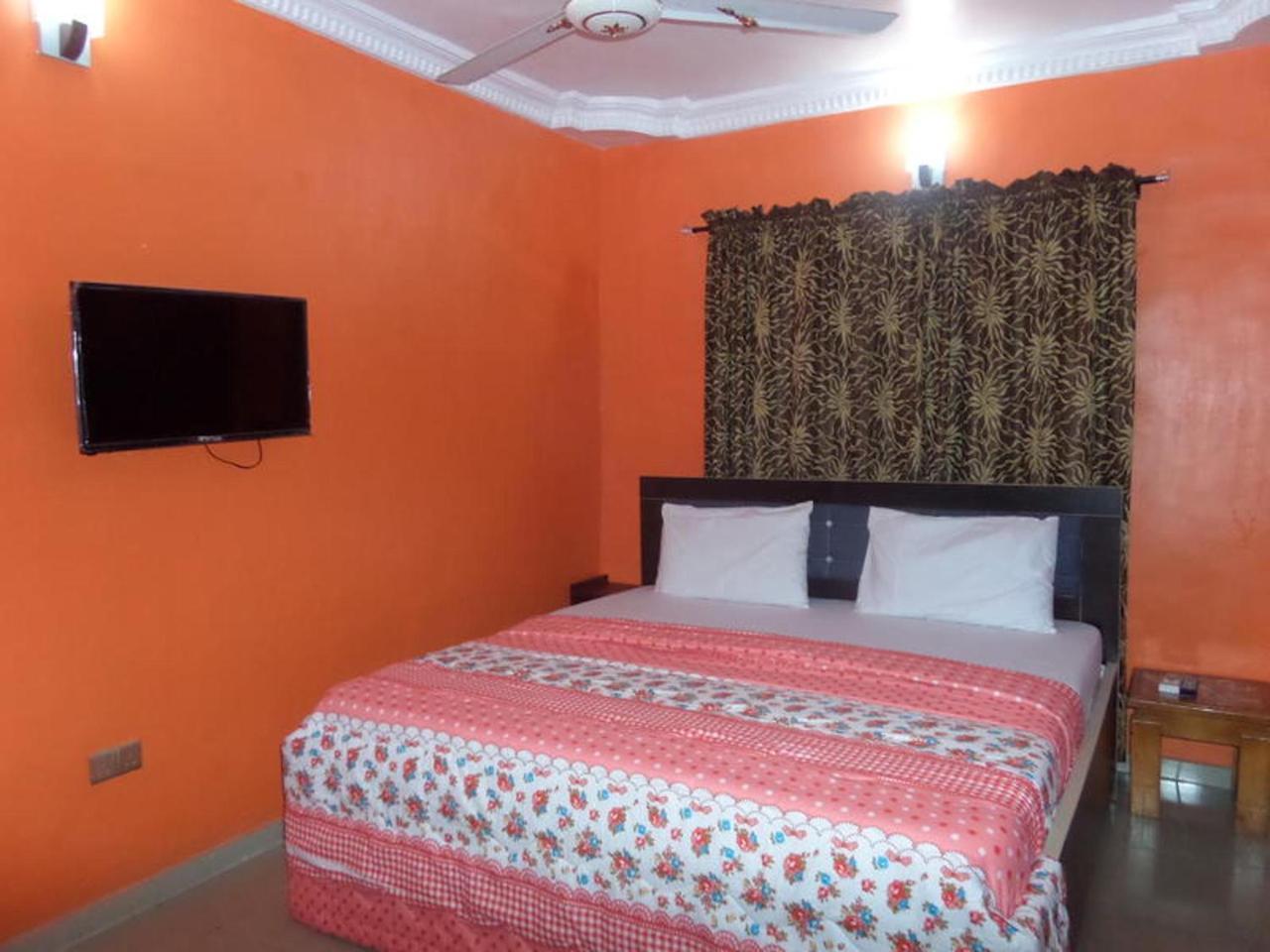 เดอ โซน โฮเต็ล ลิมิเต็ด Hotel Ikotun ภายนอก รูปภาพ